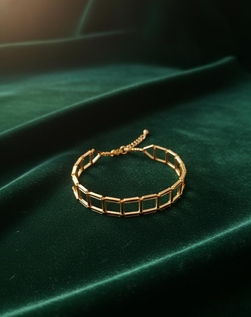 Geometric Charm Bracelet – Elegant Handmade Link Chain